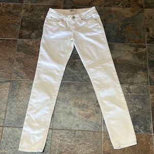 SO White Jeans
